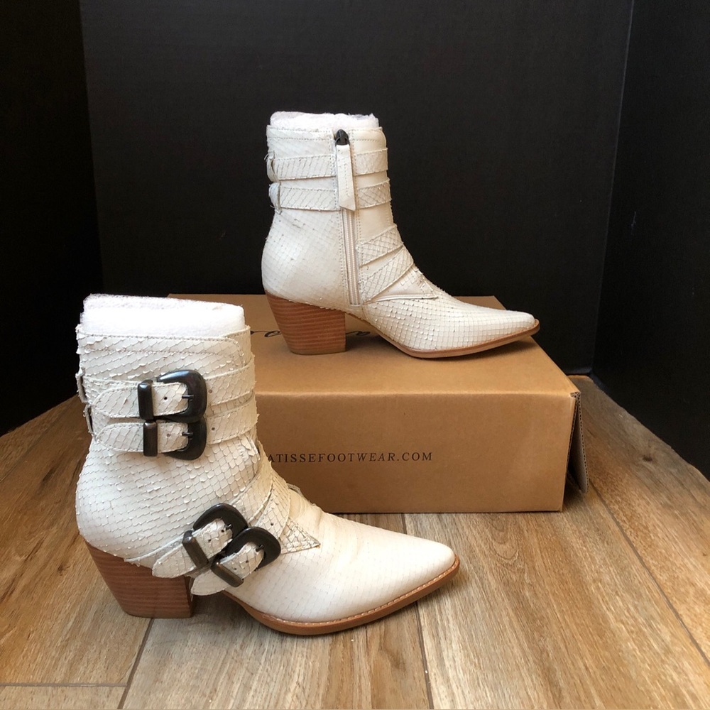 ✨ STUNNING ✨ Matisse "Harvey" White Leather Double Buckle Ankle Boots Size 6.5